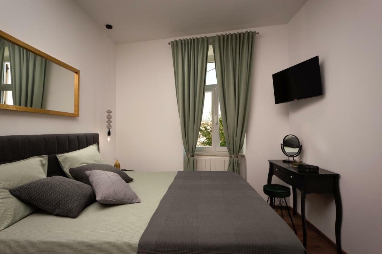 Apartment Altana With Free Parking PUY Exterior foto